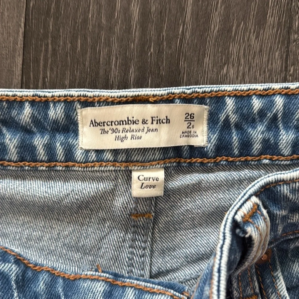 Abercrombie 90s Relaxed Jean High Rise Curve Love 26 2 S - Picture 2 of 6